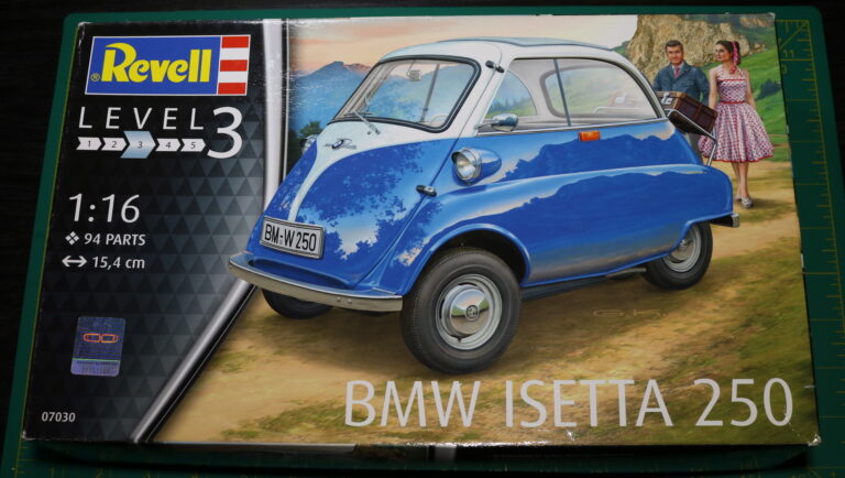 BMW Isetta 250 1/16 scale by Revell
