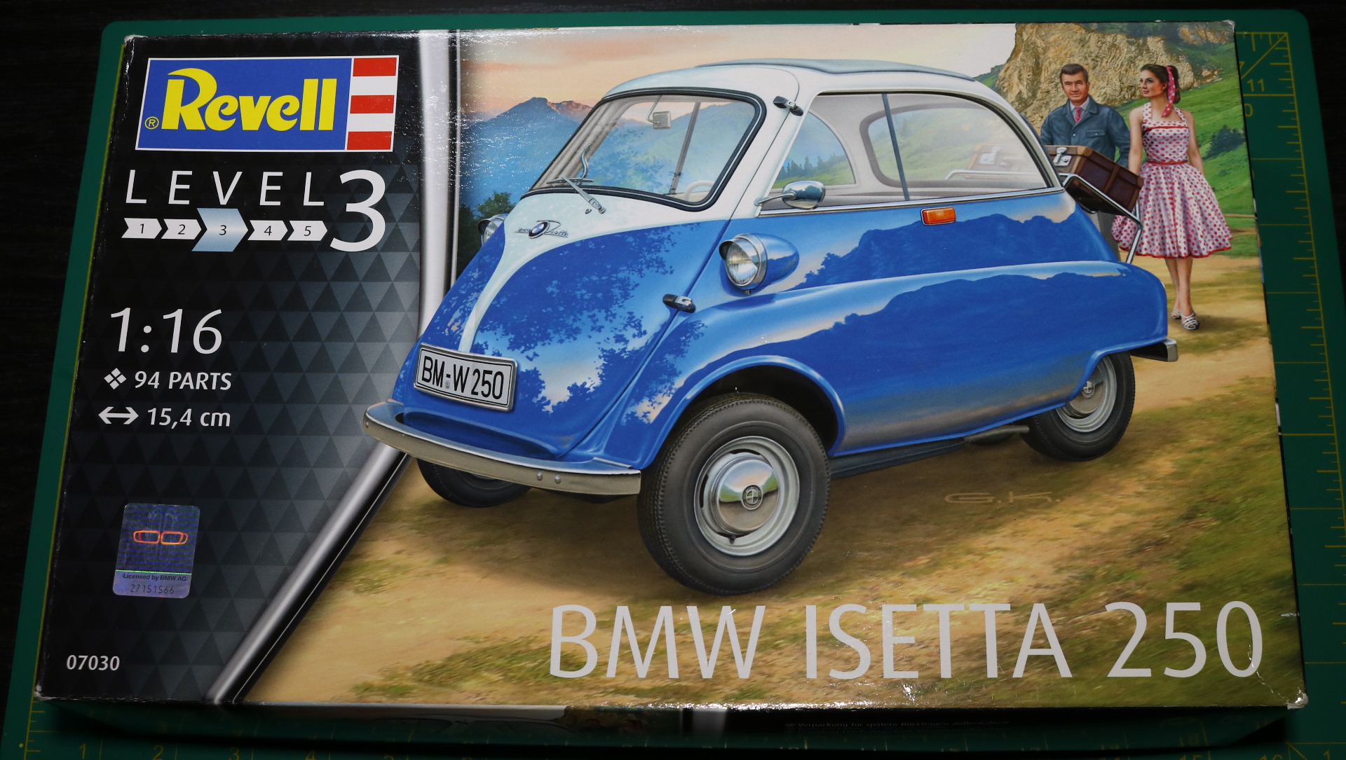 BMW Isetta 250 1/16 scale by Revell